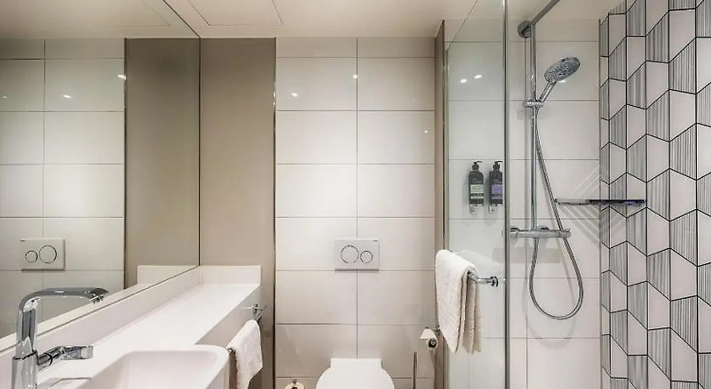 Premier Inn Berlin City Centre Badezimmer