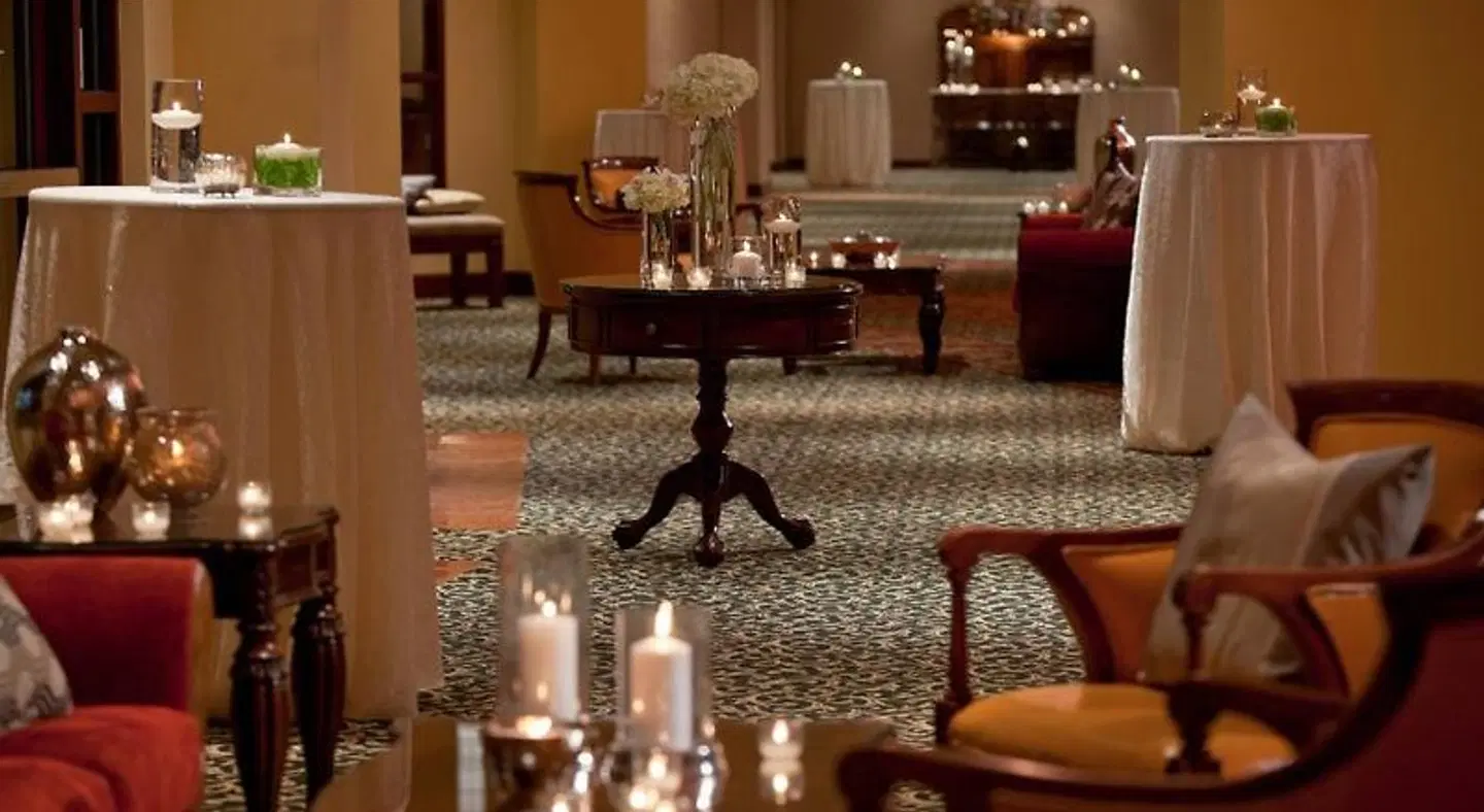 Renaissance Tulsa Hotel & Convention Center Bar