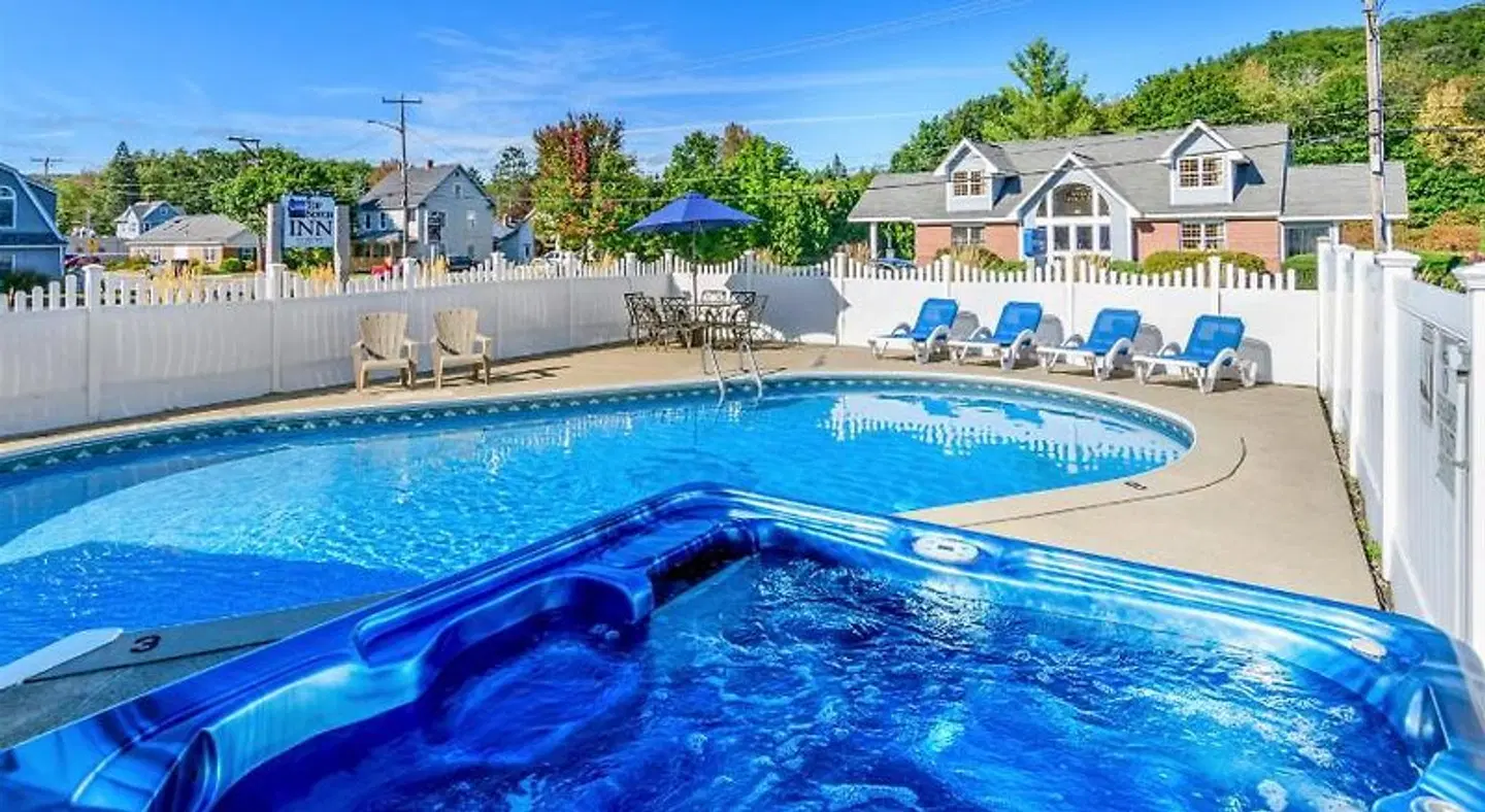 Top Notch Inn OUTDOOR_POOL