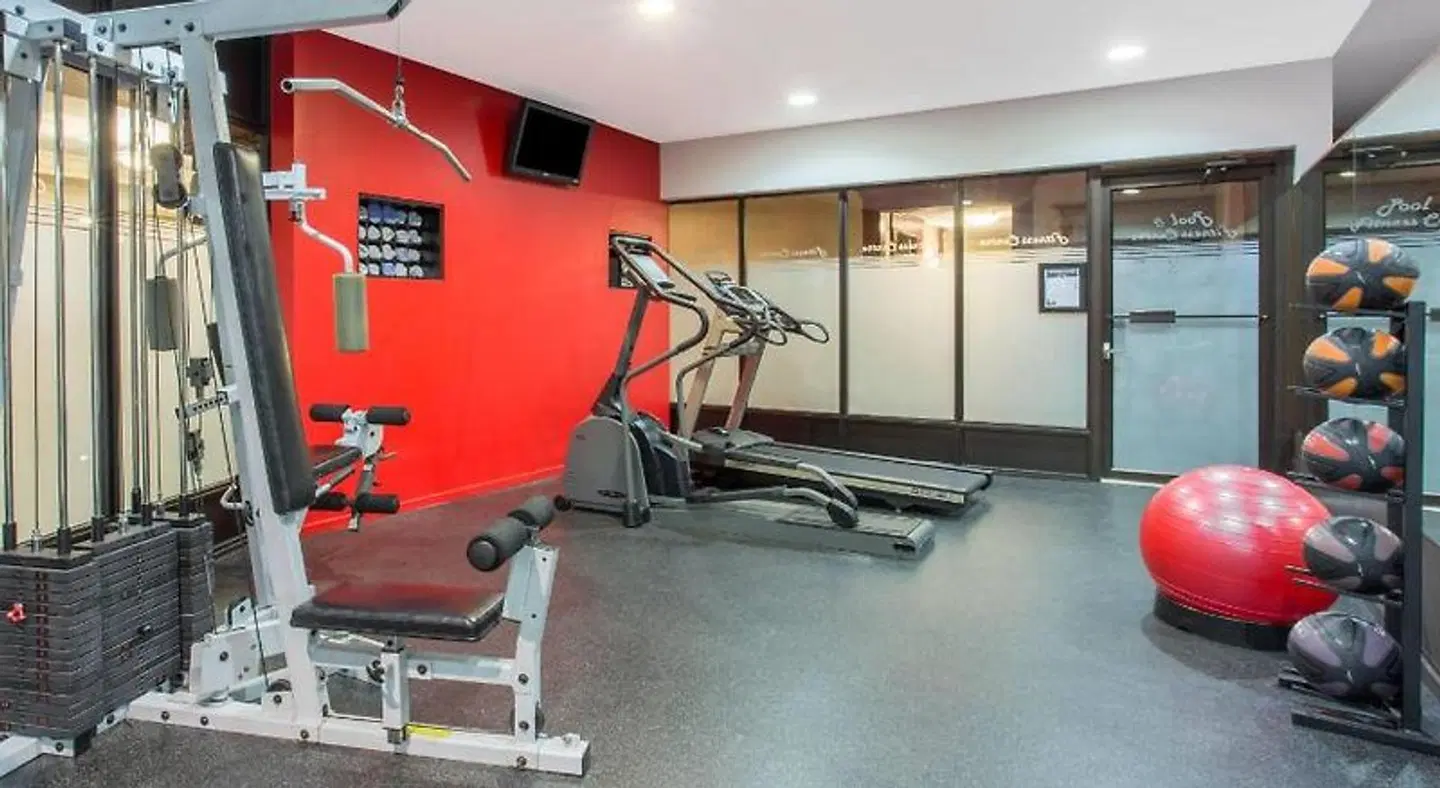 Ramada by Wyndham Kelowna Hotel & Conference Center SPORTS_AND_LEISURE