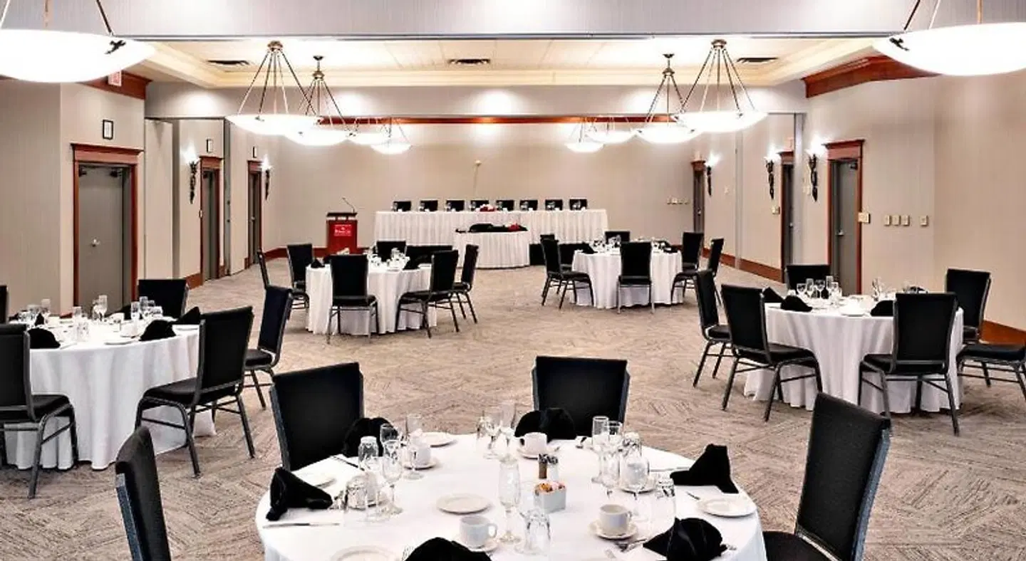 Ramada by Wyndham Kelowna Hotel & Conference Center Restaurant