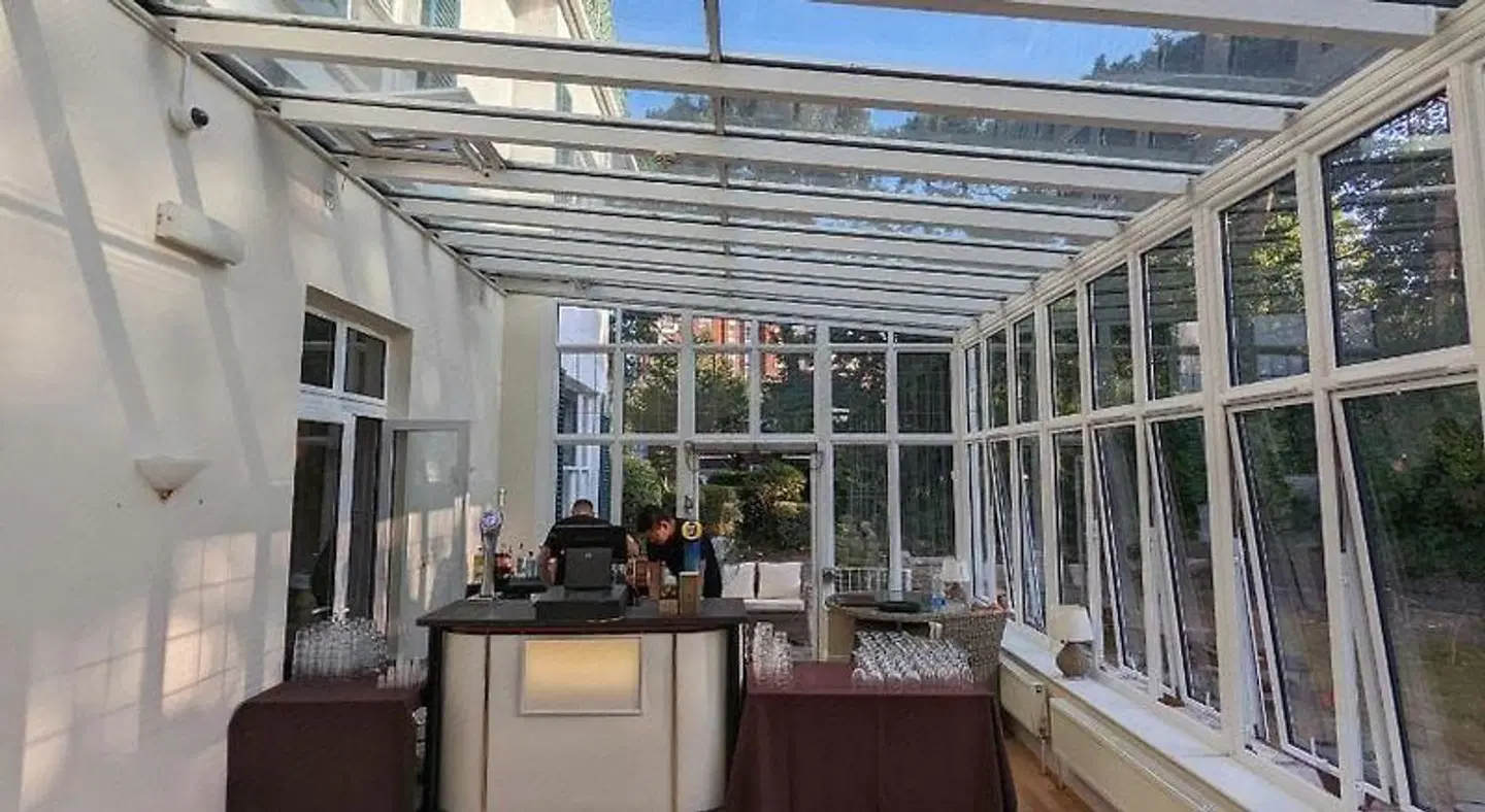 THE GROVE HOTEL Terrasse