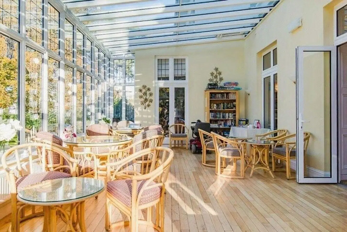 THE GROVE HOTEL Terrasse
