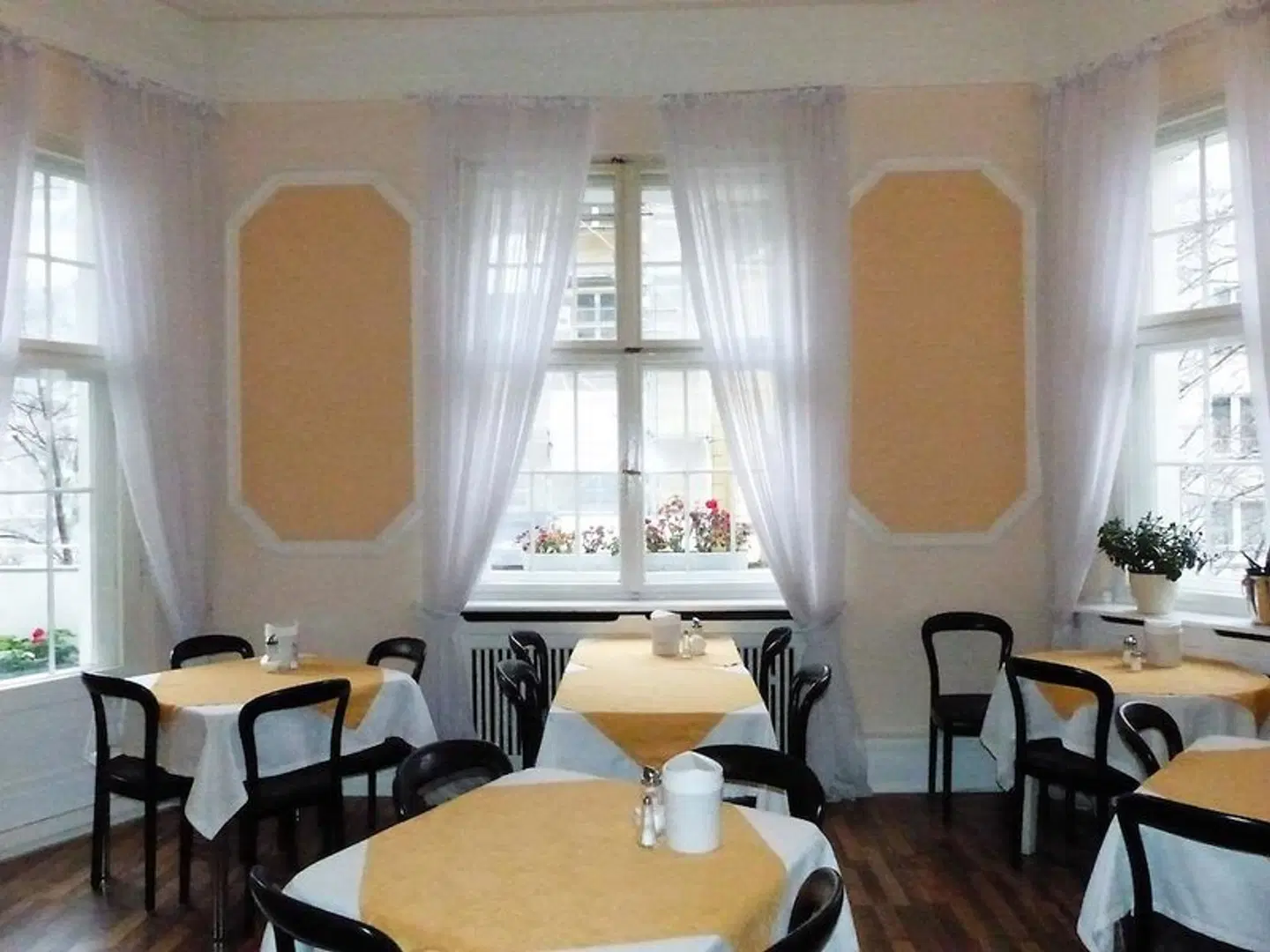 Castell Restaurant