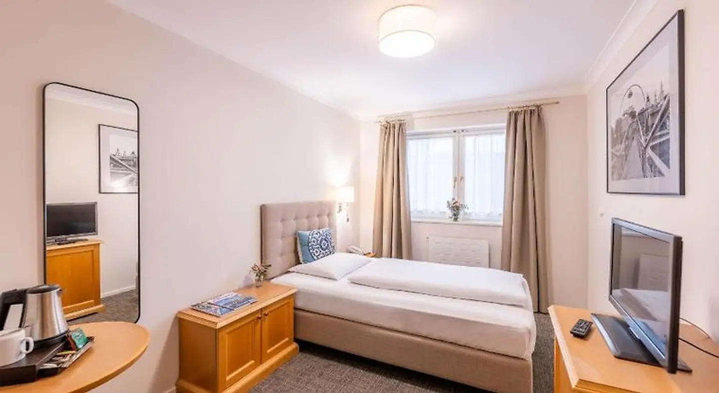Wolf-Dietrich Altstadthotel ROOM_EXAMPLE