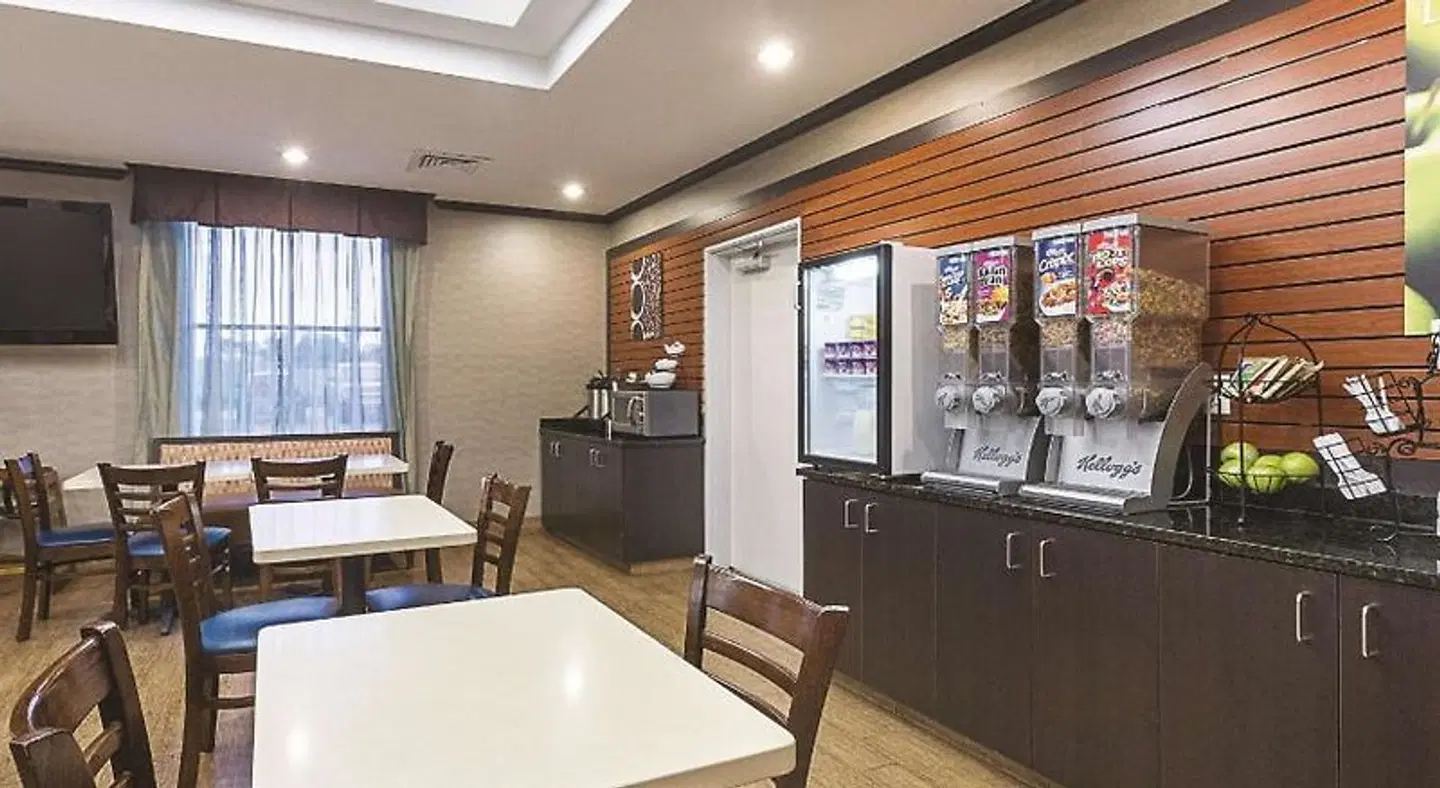 La Quinta Inn & Suites by Wyndham Glendive ROOM_EXAMPLE