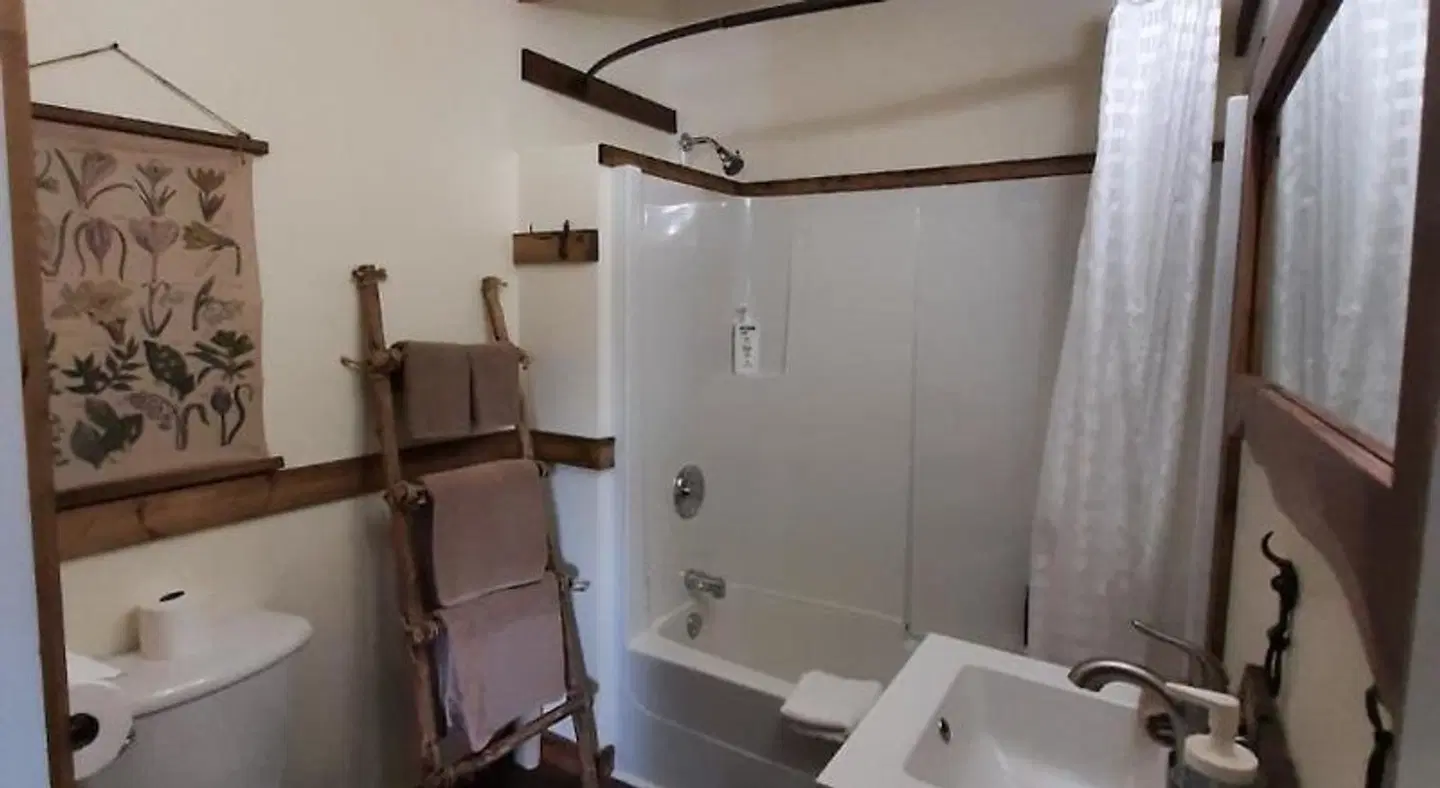 Arctic Divide Inn & Motel Badezimmer