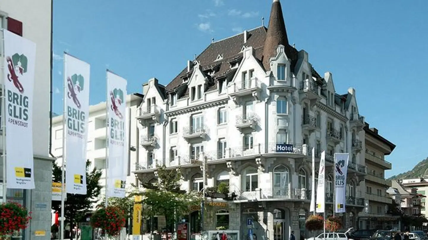 Victoria EXTERIOR