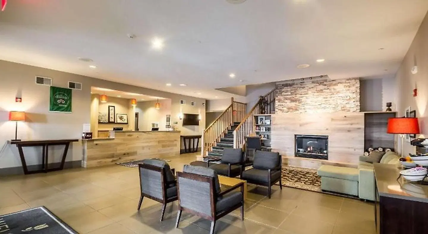 Country Inn & Suites by Radisson, Fond du Lac, WI LOUNGE_LOBBY