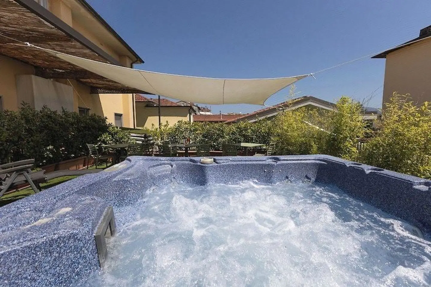 Bernardino OUTDOOR_POOL