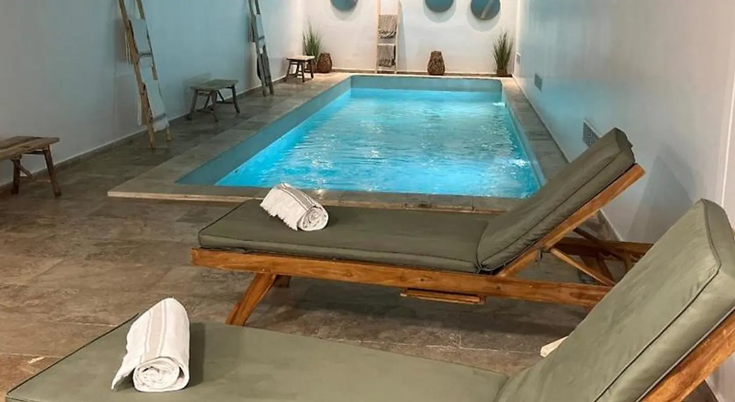 Hôtel Des Gouverneurs Hallenbad