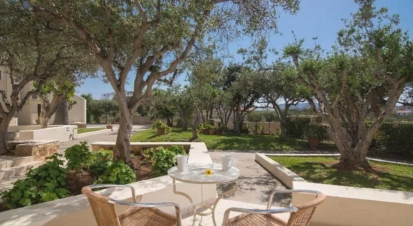 Ourania Apartments Terrasse