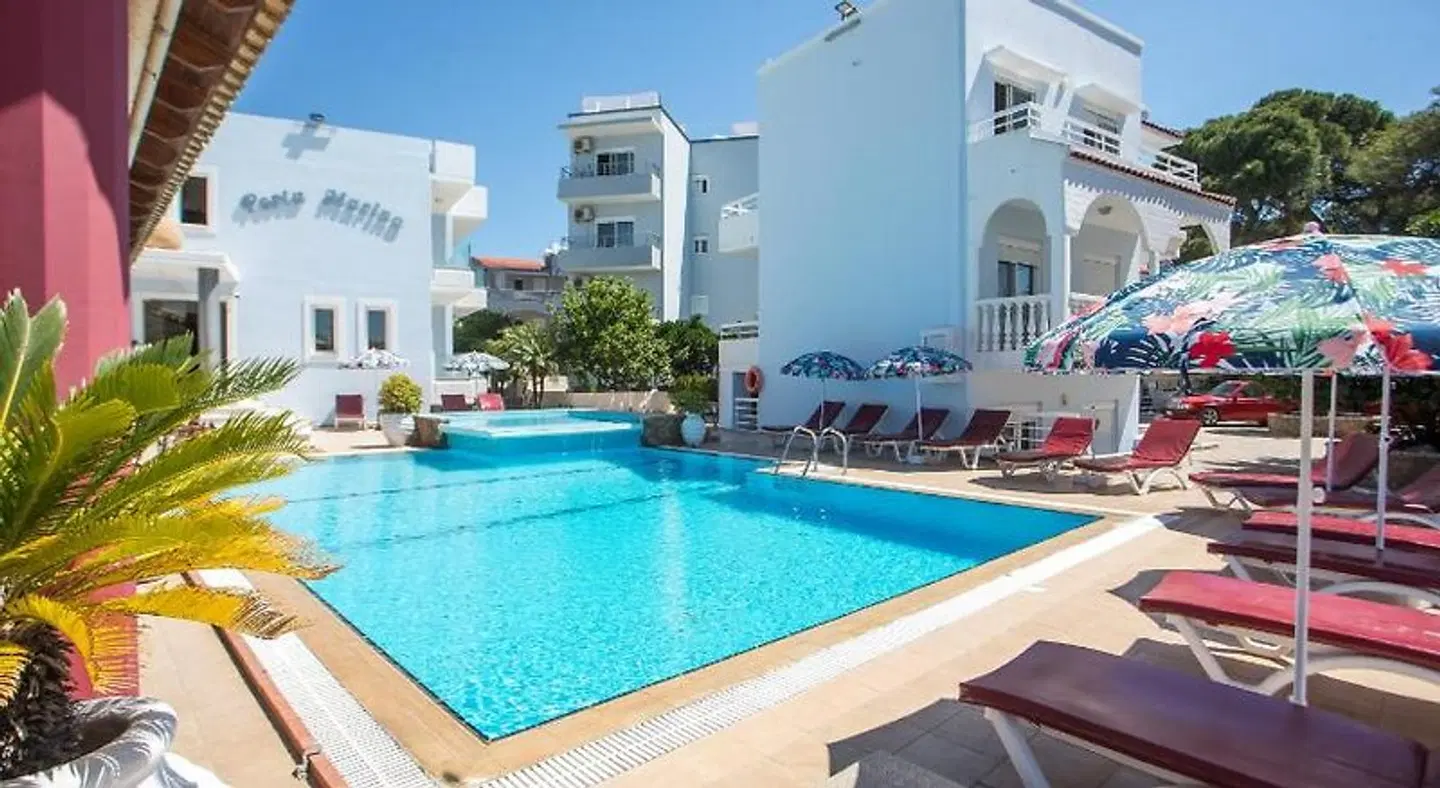 Perla Marina OUTDOOR_POOL