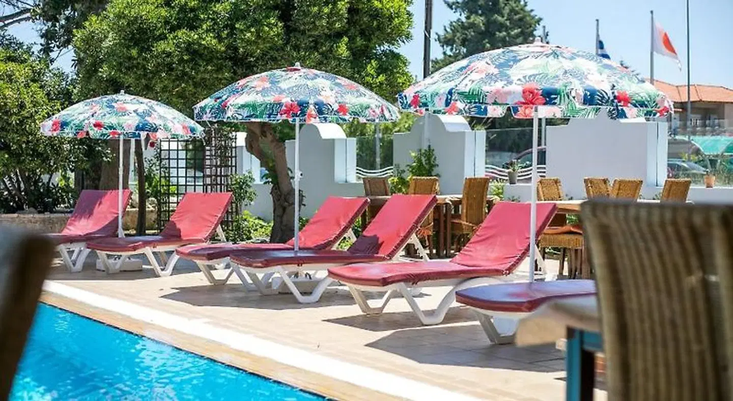 Perla Marina OUTDOOR_POOL