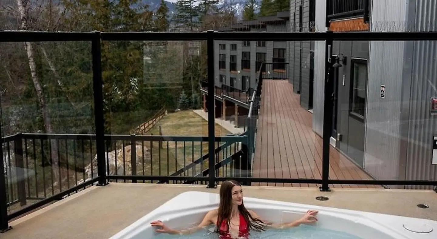 Basecamp Resorts Revelstoke Terrasse