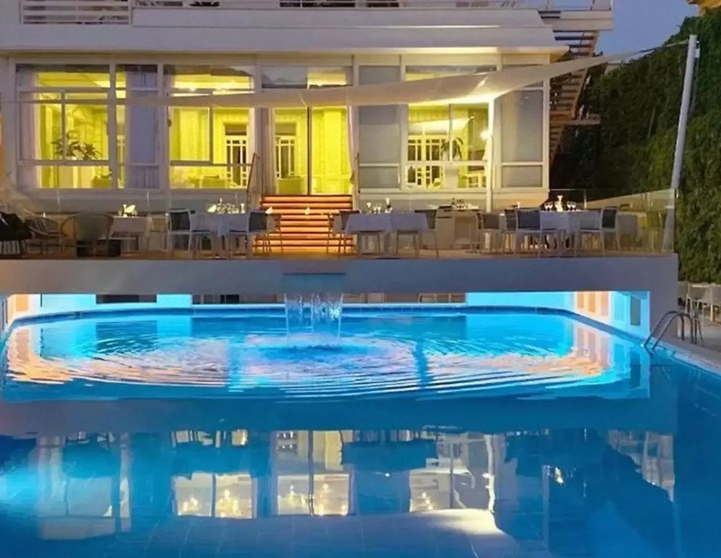 Continental OUTDOOR_POOL