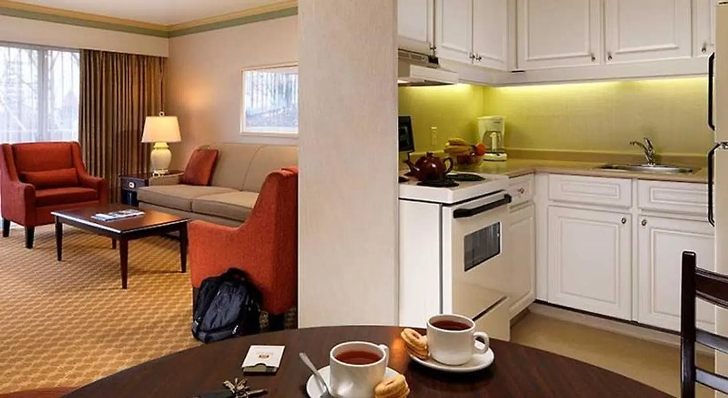 Royal Scot Hotel & Suites ROOM_EXAMPLE