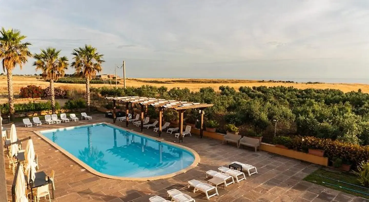Donna Carmela OUTDOOR_POOL