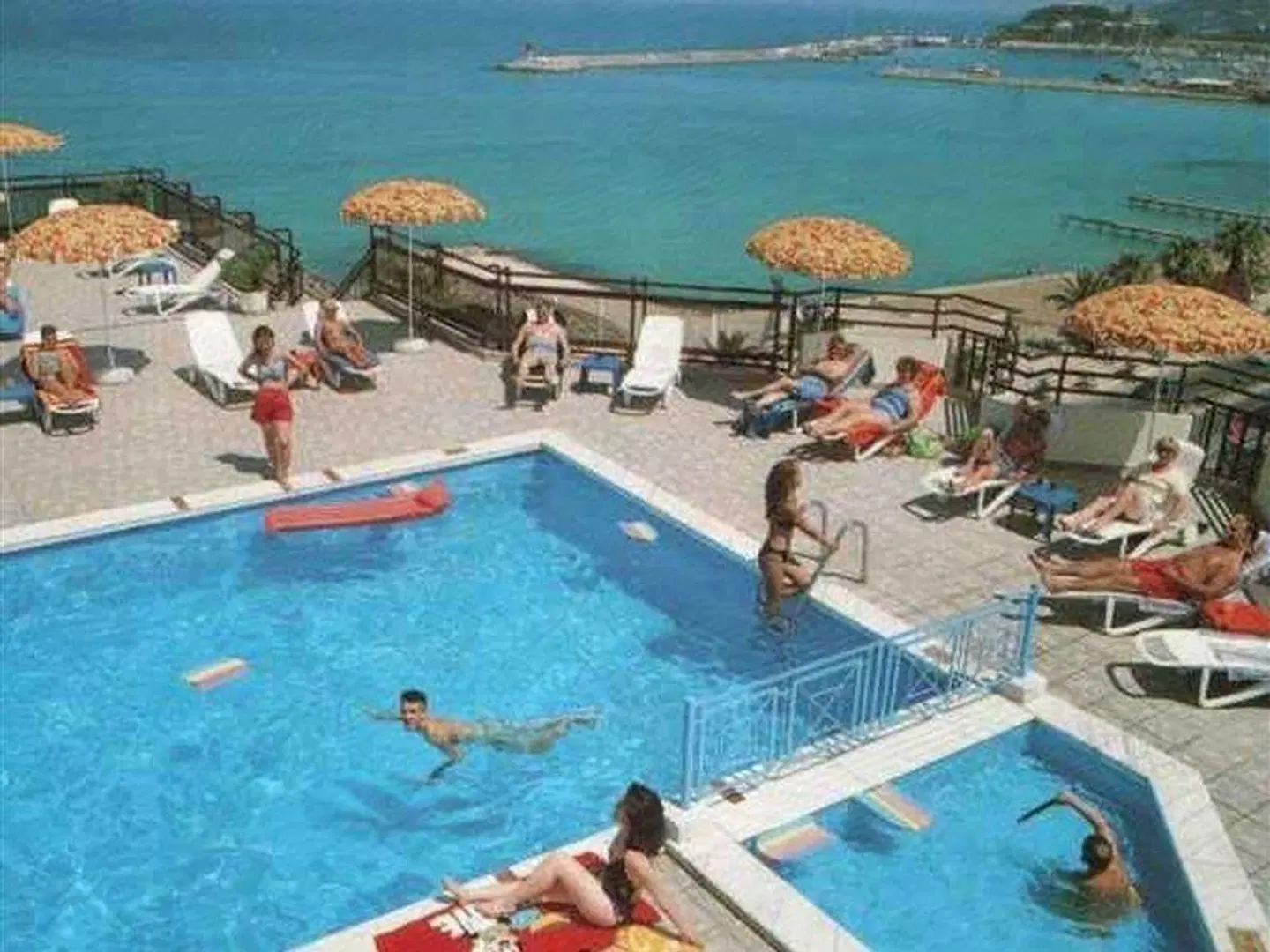 Derici Hotel OUTDOOR_POOL