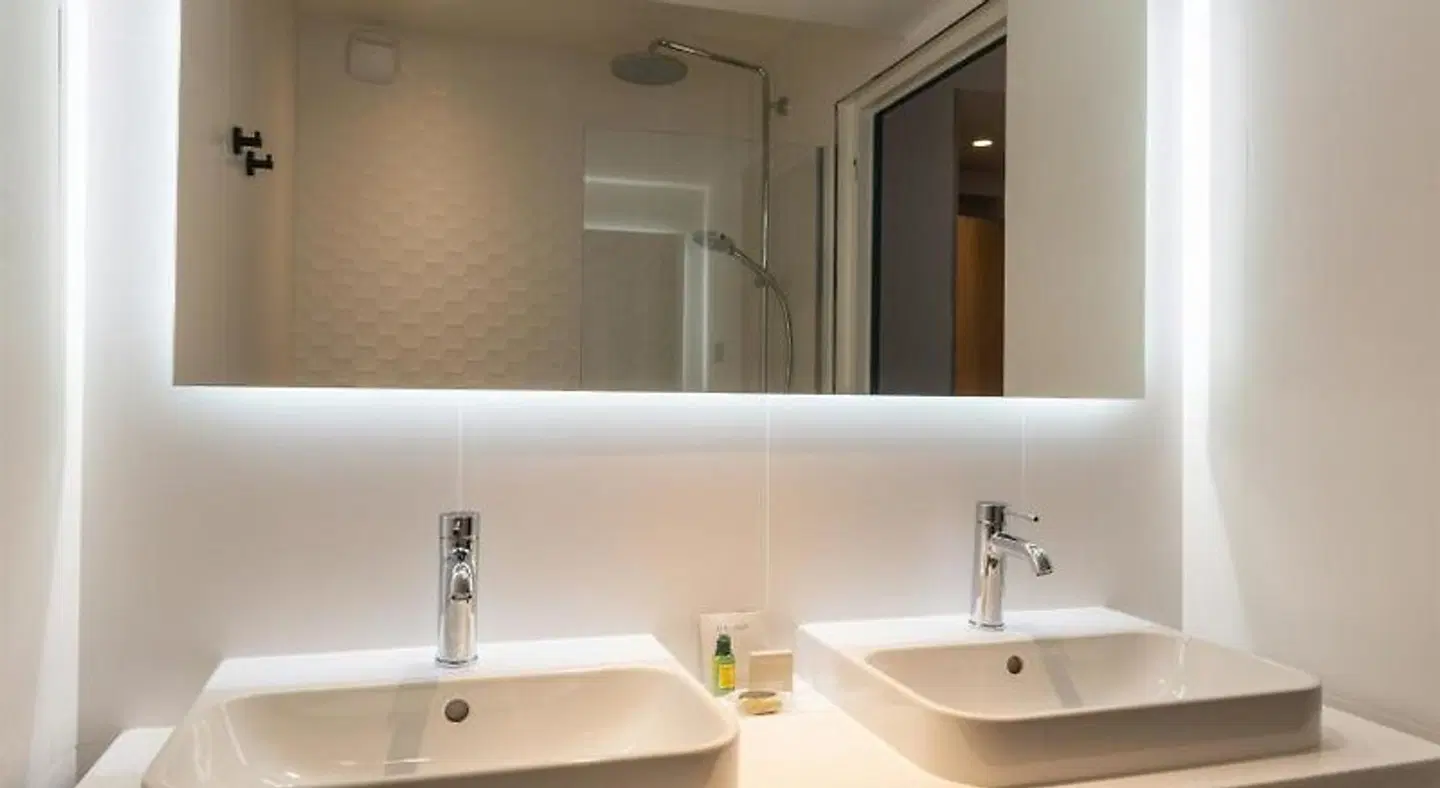 Leonardo Boutique Hotel Paris Opera Badezimmer