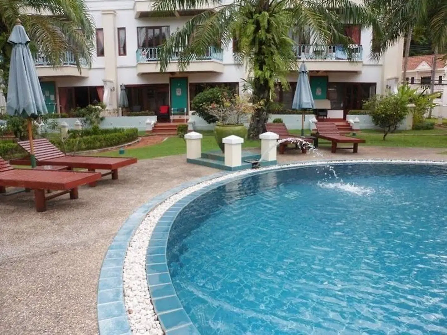 The Pe La Resort OUTDOOR_POOL