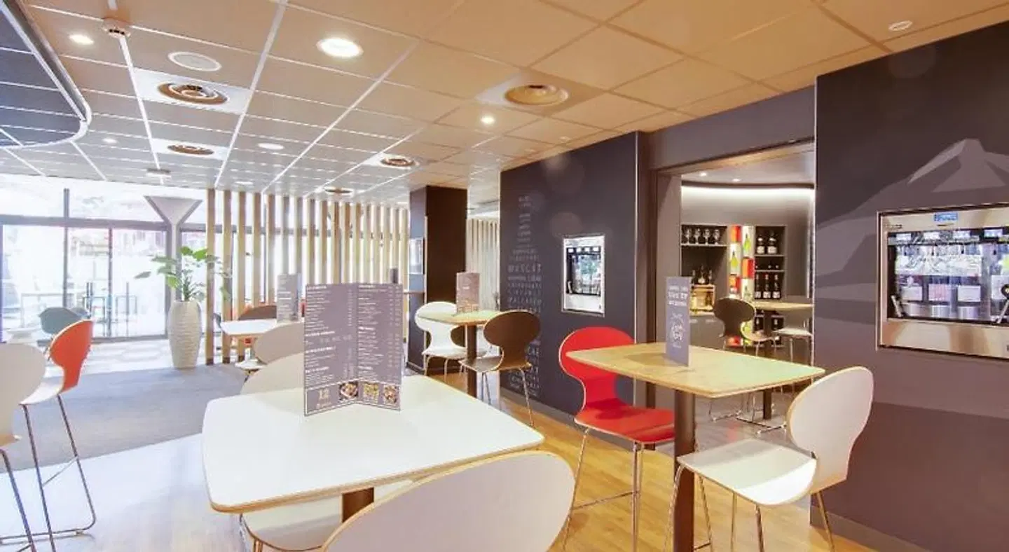 ibis budget Montpellier Sud Près d'Arènes Bar