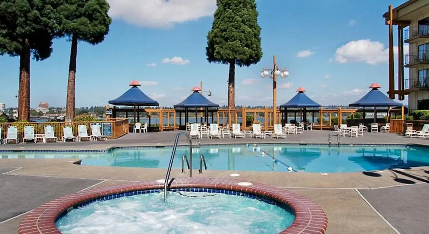 Holiday Inn Portland - Columbia Riverfront by IHG OUTDOOR_POOL