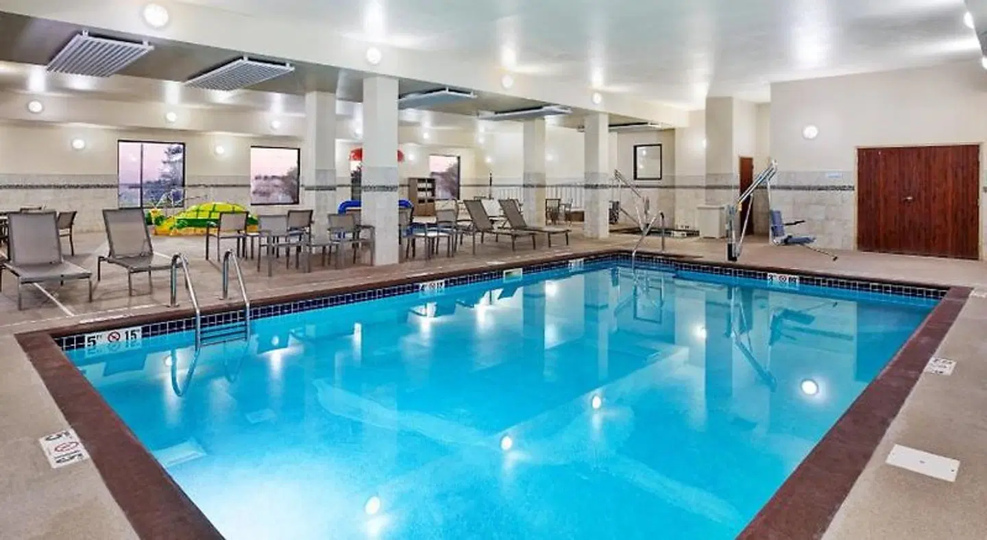 Holiday Inn Express & Suites Sioux Falls Southwest by IHG Hallenbad