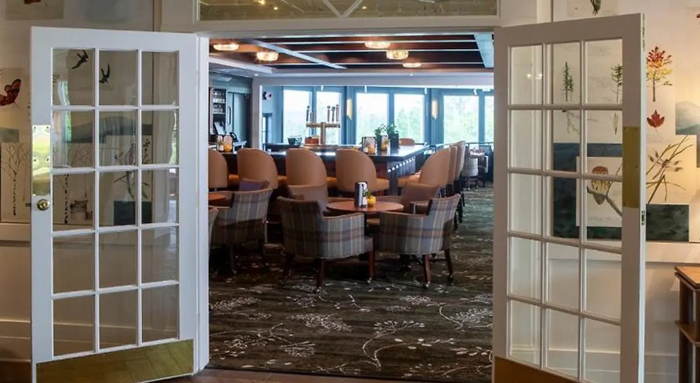 White Mountain Hotel & Resort Bar