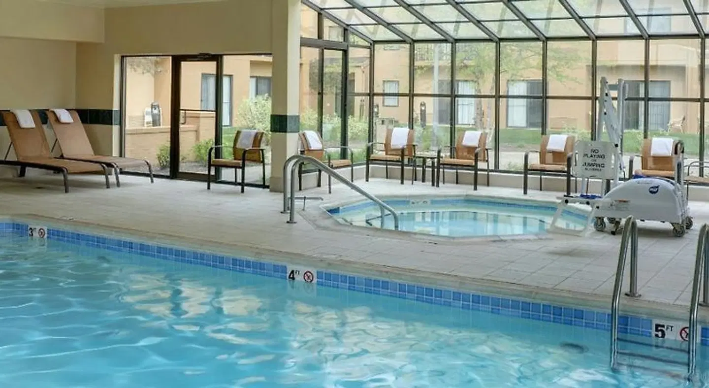 Courtyard by Marriott Indianapolis Airport Hallenbad