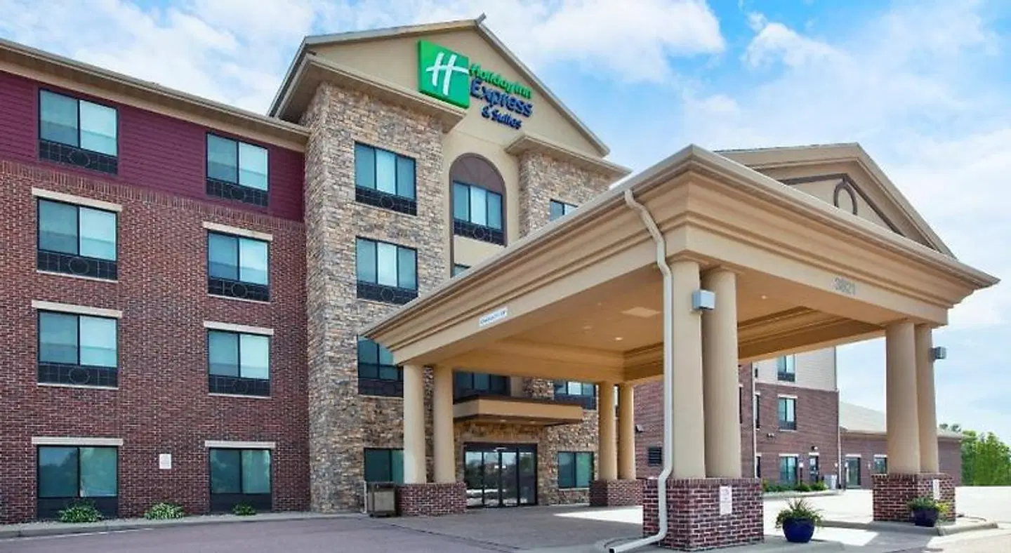 Holiday Inn Express & Suites Sioux Falls Southwest by IHG EXTERIOR
