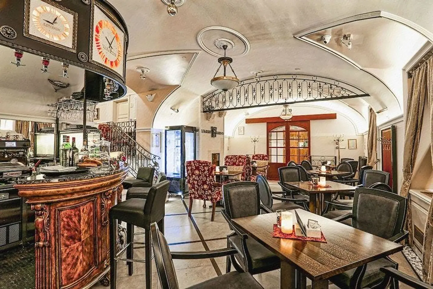 B&B Arbia Dorka Luxury Palace Bar