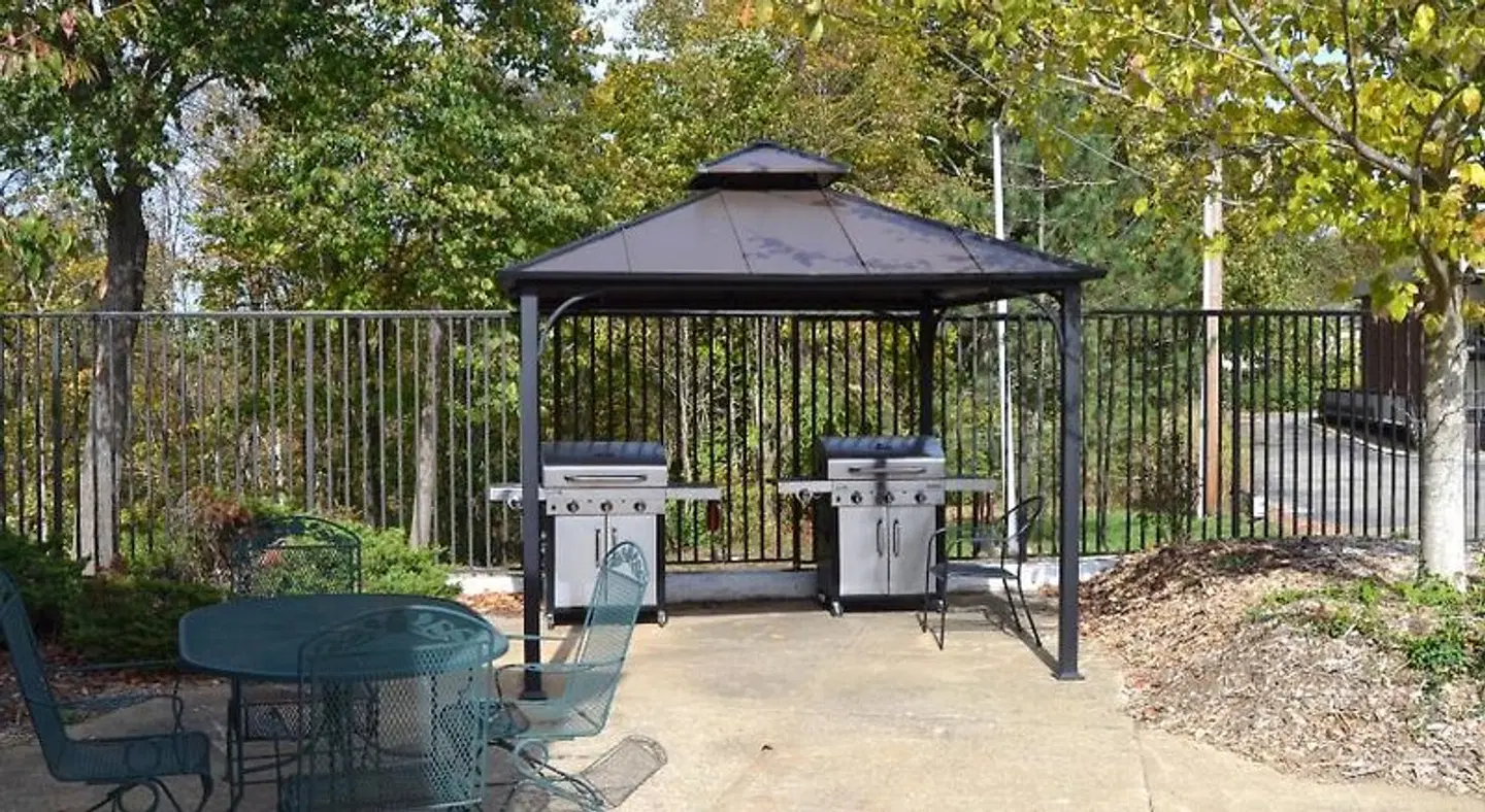 Cascades Inn Garten