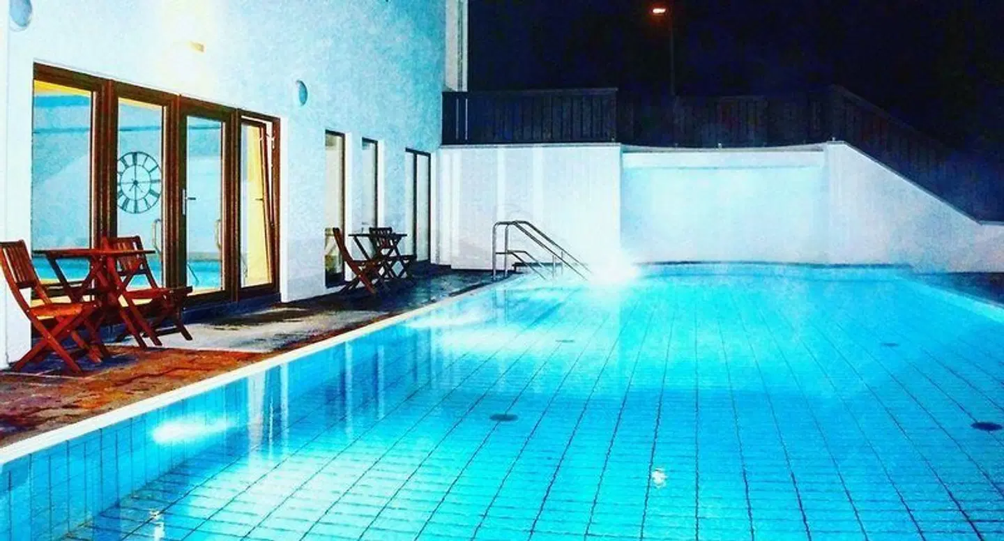 Das Aunhamer Suites & Spa Hallenbad