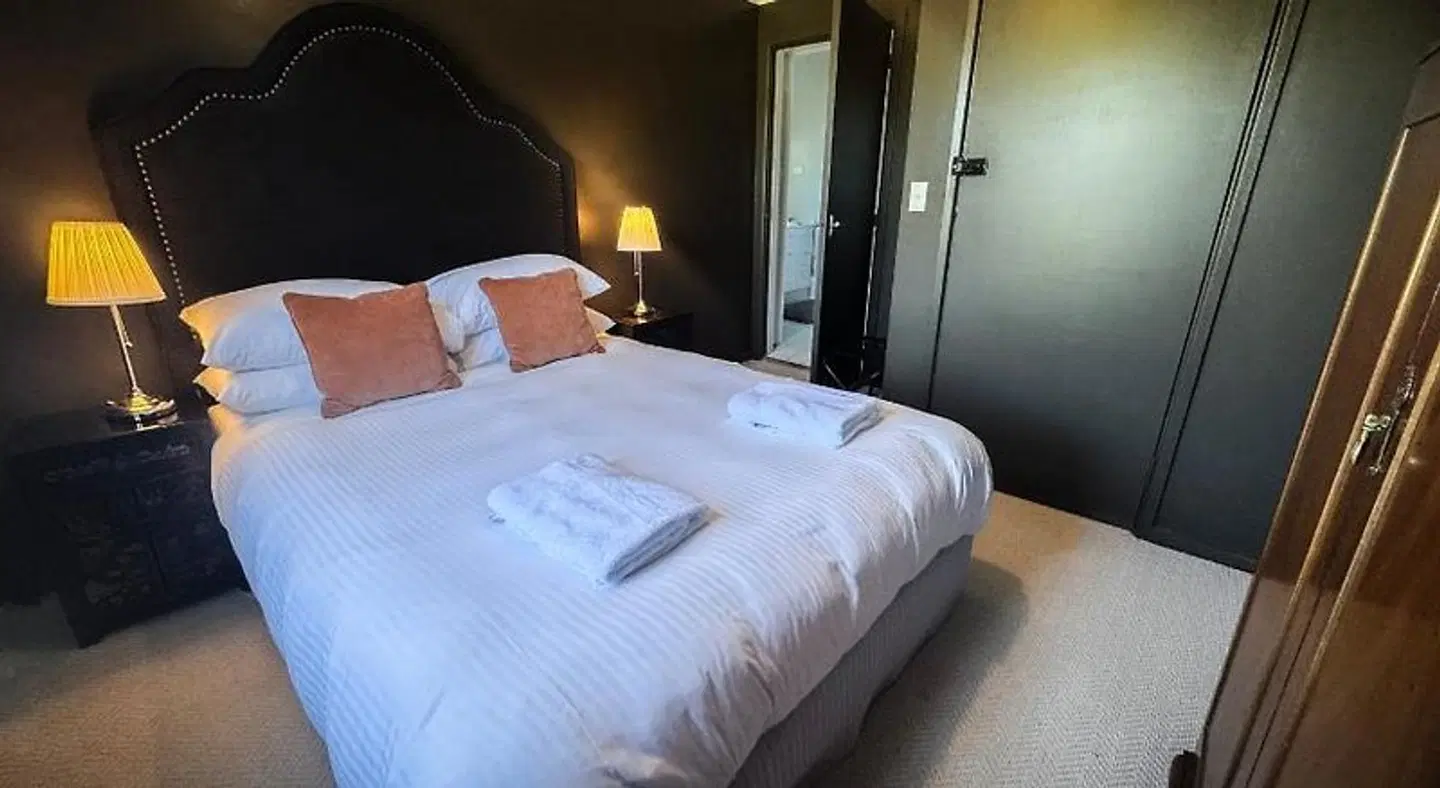 Victoria & Albert Guesthouse ROOM_EXAMPLE