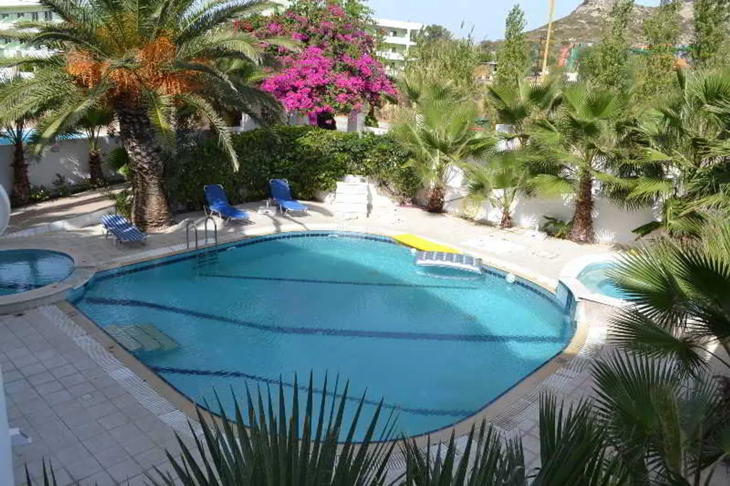 White Palace Studios OUTDOOR_POOL