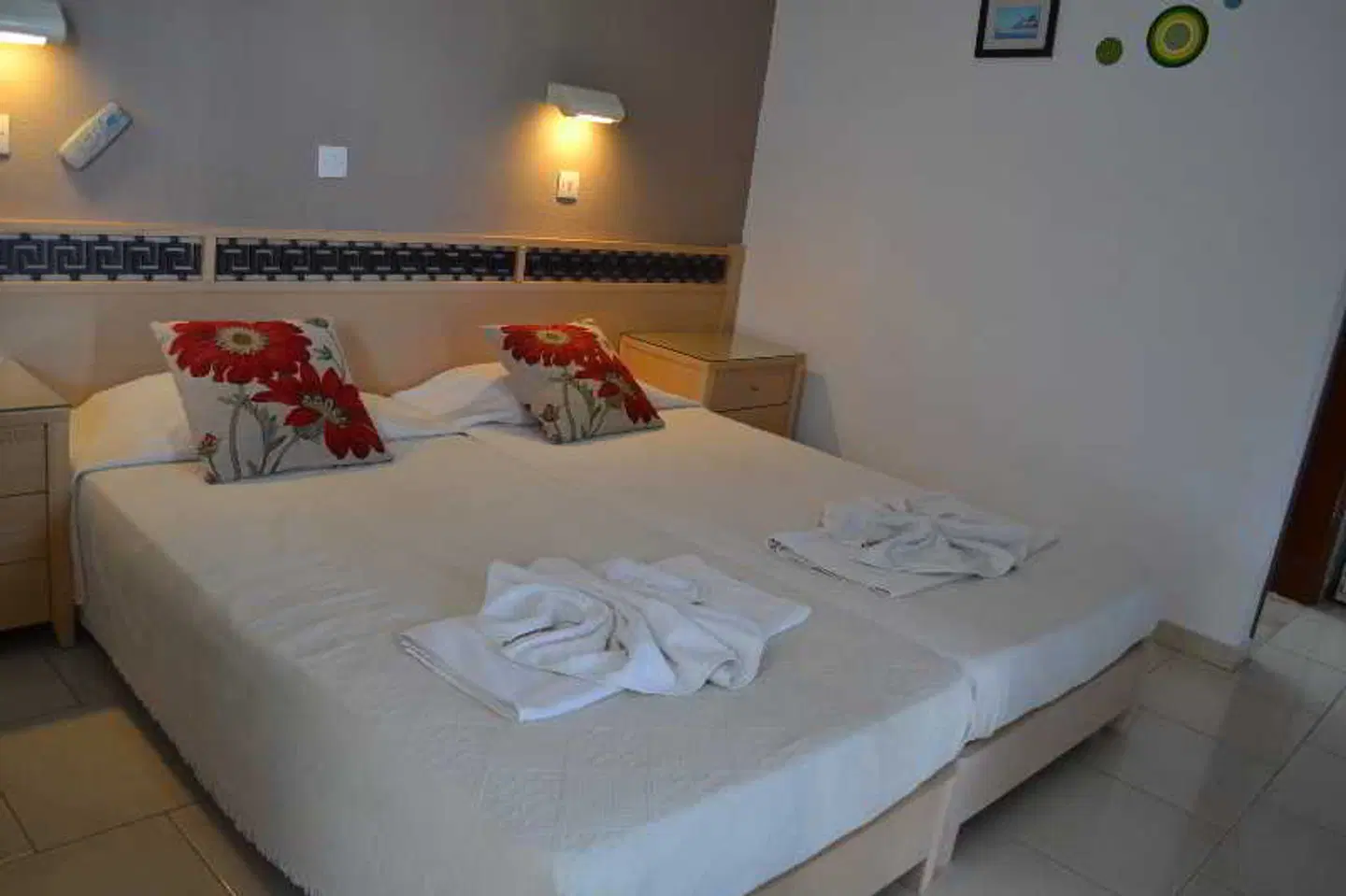 White Palace Studios ROOM_EXAMPLE