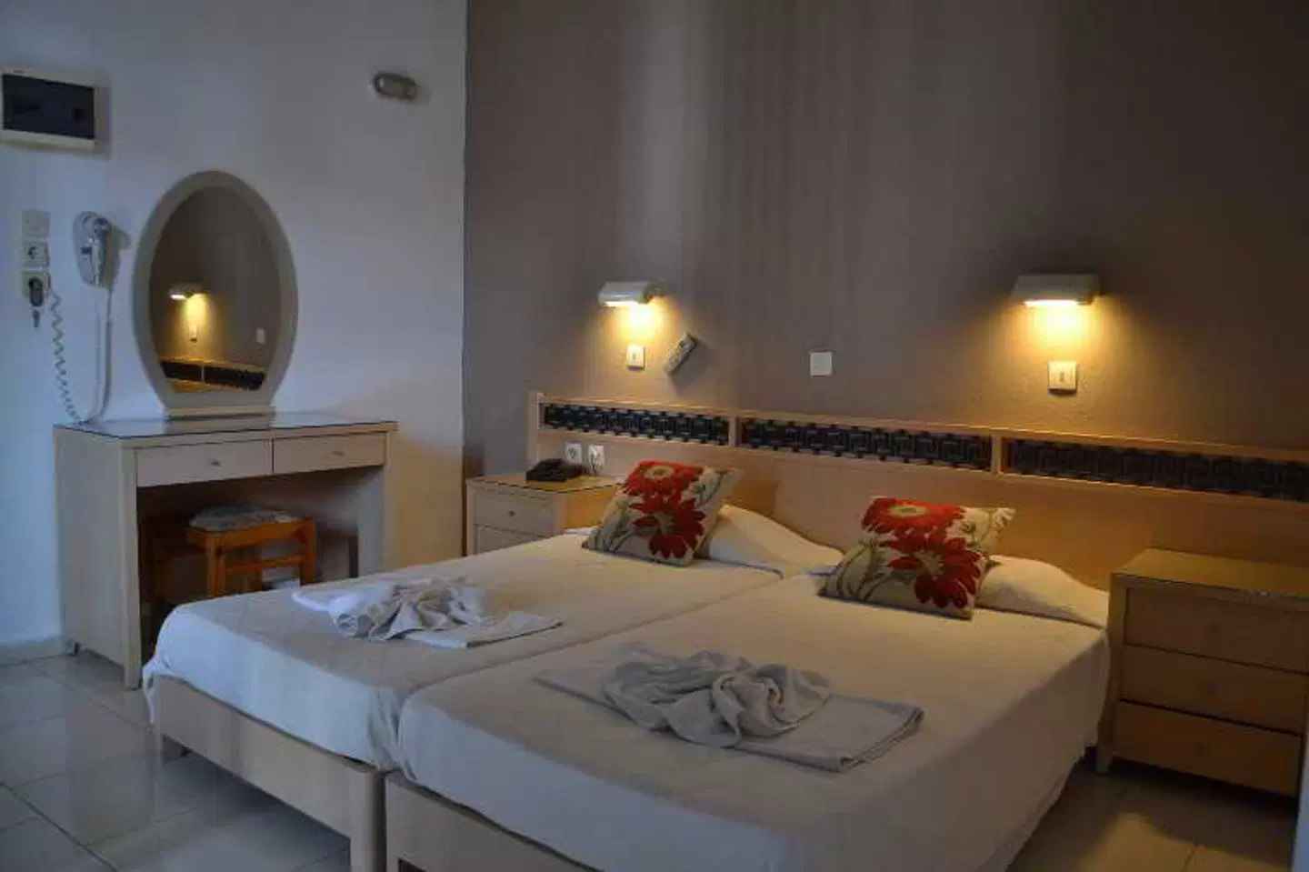 White Palace Studios ROOM_EXAMPLE