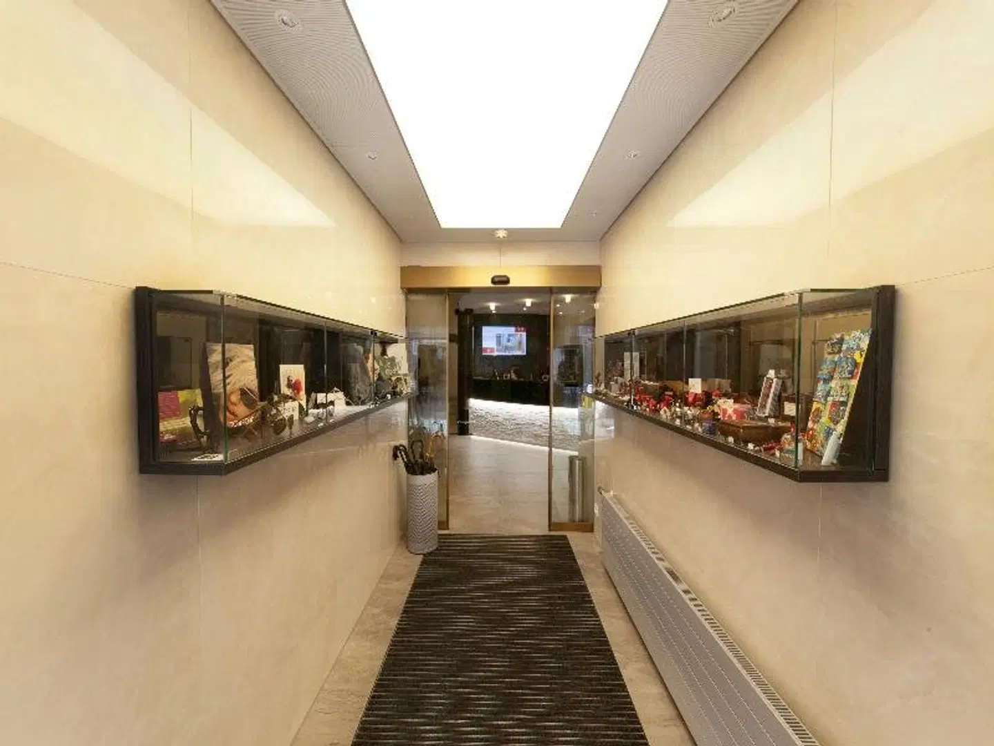 Hotel Alexander Lobby