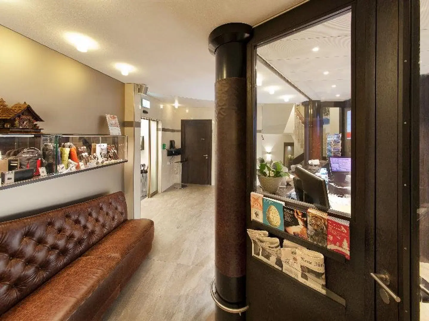 Hotel Alexander Lobby