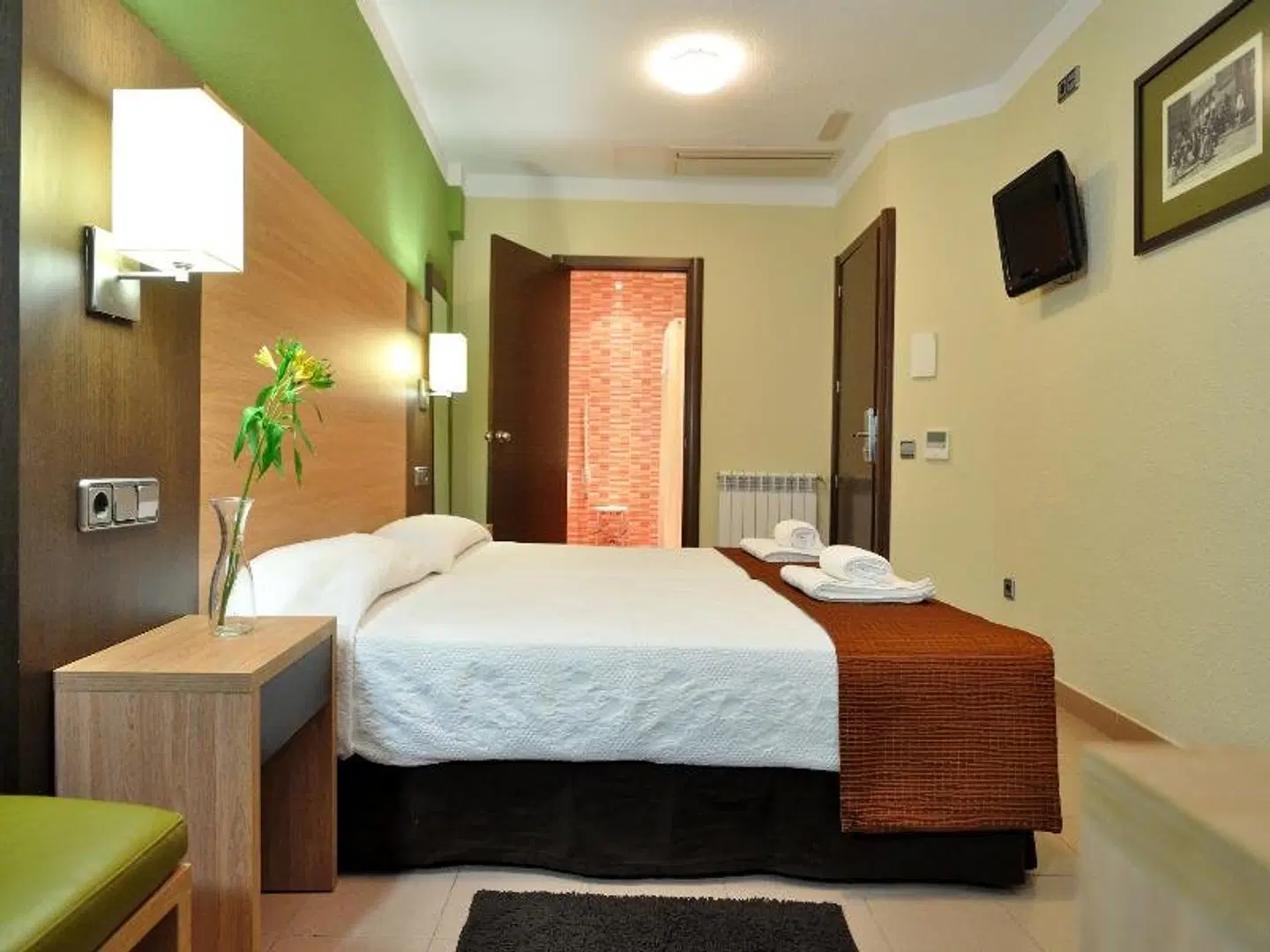 Hostal Ballesta ROOM_EXAMPLE