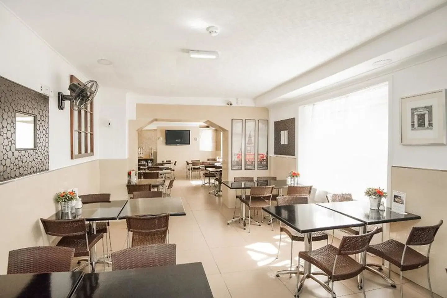 Huttons LOUNGE_LOBBY