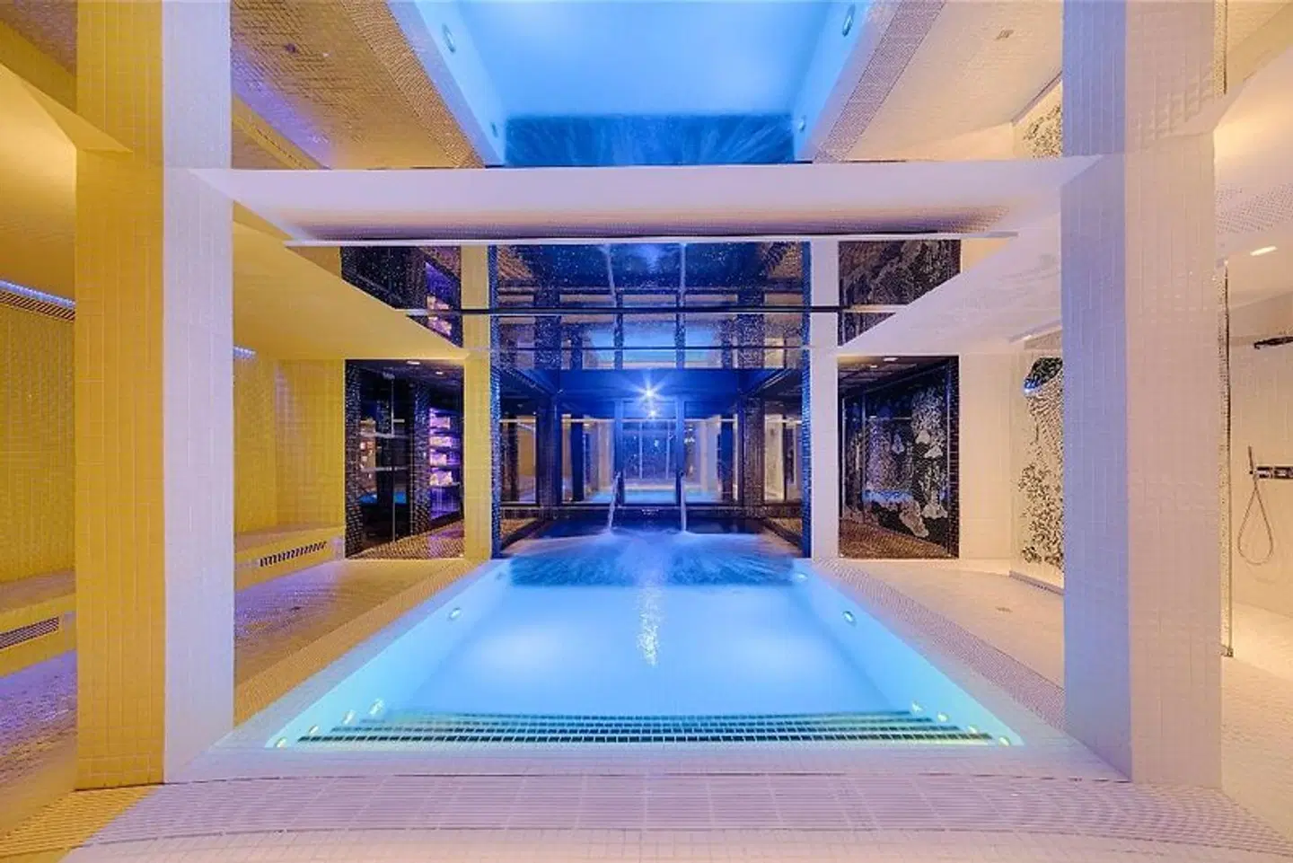 nhow Marseille Hallenbad