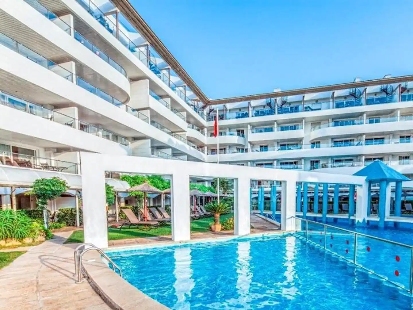 Ona Garden Lago Hallenbad