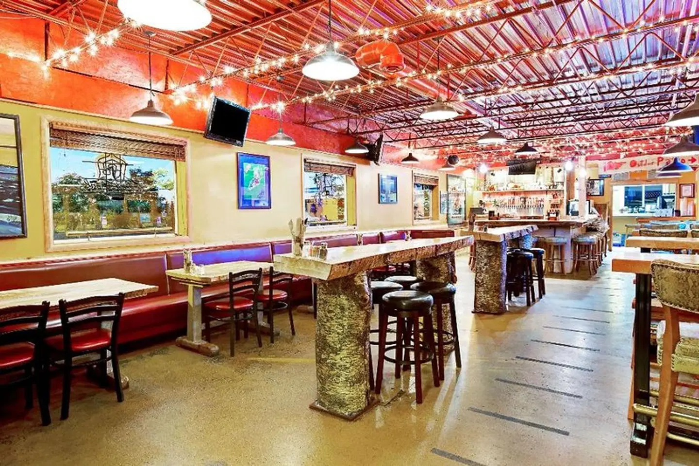 Ramada by Wyndham Anchorage Bar