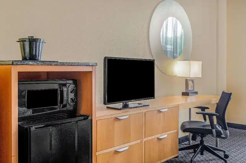 La Quinta Inn & Suites by Wyndham Naples Downtown – Hotelfoto
