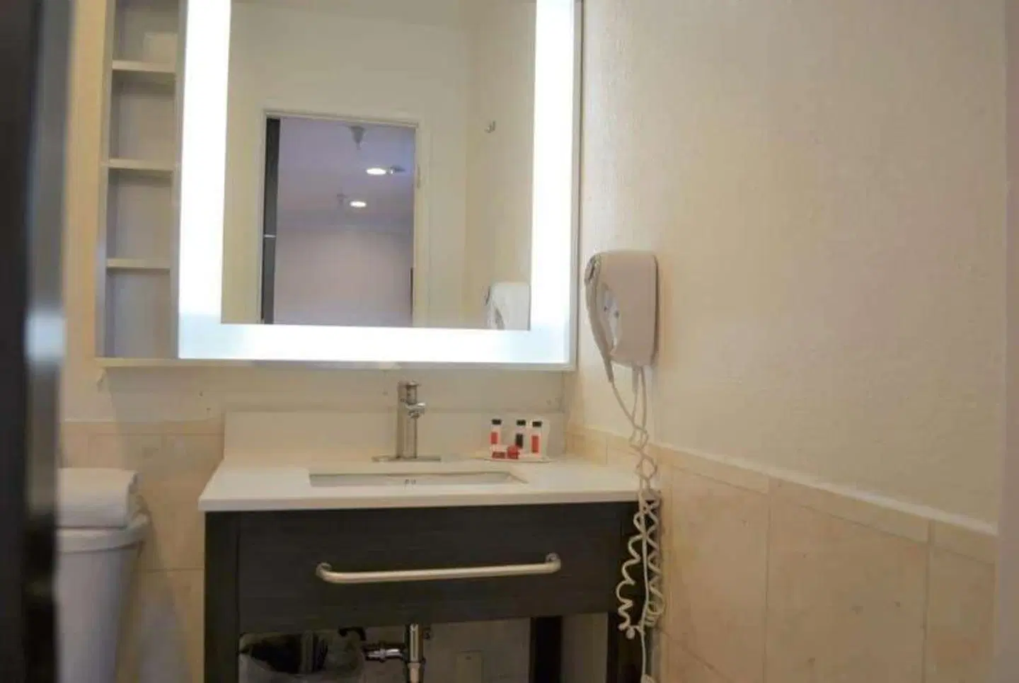 Super 8 by Wyndham San Francisco/Near the Marina Badezimmer