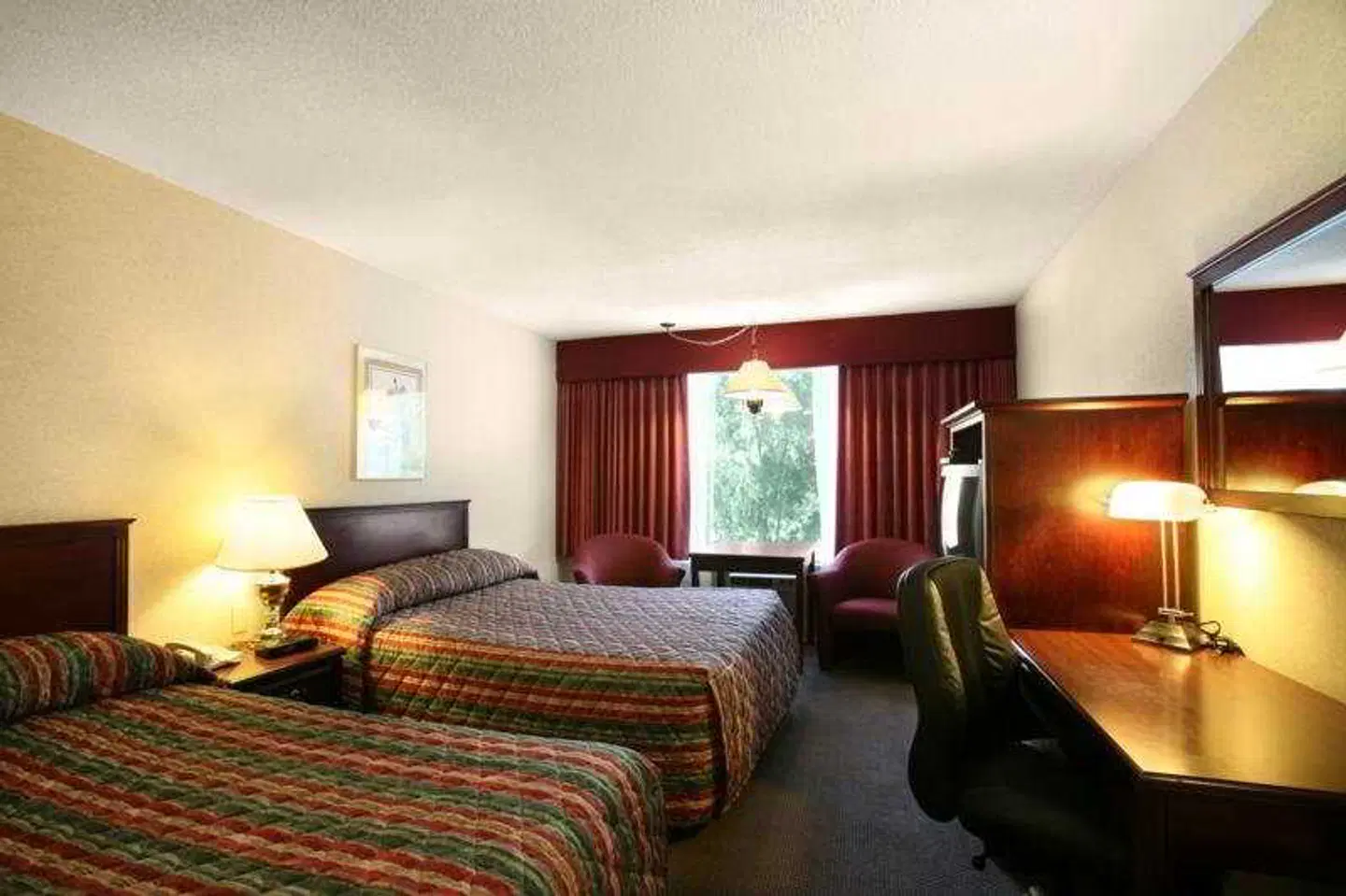 Sandman Hotel & Suites Kelowna ROOM_EXAMPLE