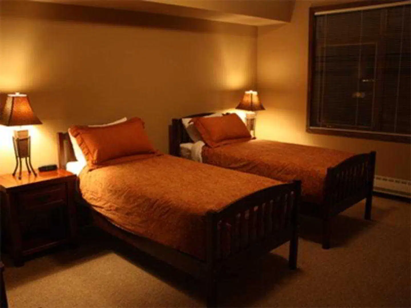 Glacier Mountaineer Lodge ROOM_EXAMPLE