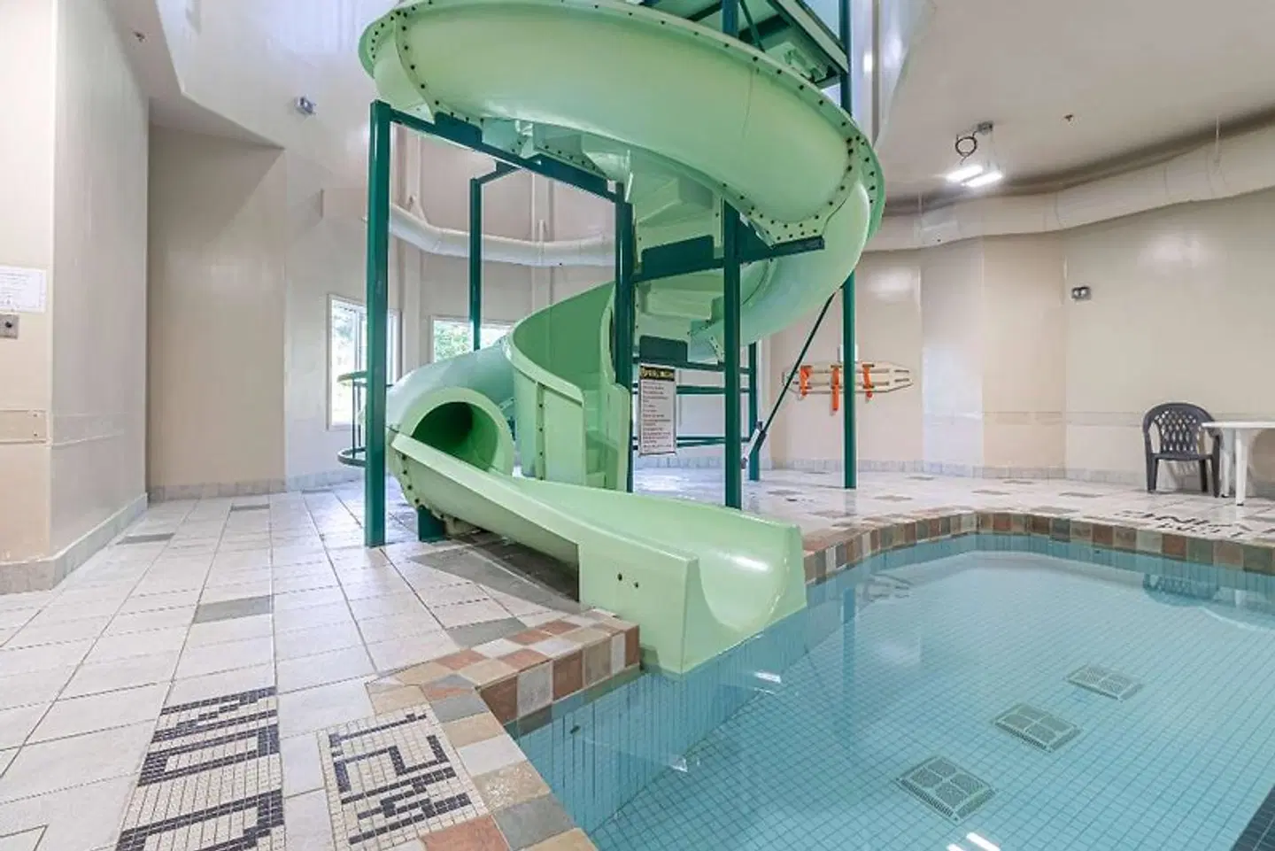 Super 8 by Wyndham St Johns Hallenbad